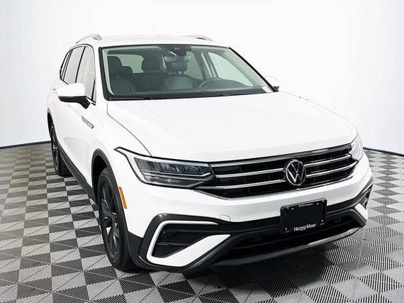 VOLKSWAGEN TIGUAN 4MOTION 2024 3VV2B7AX0RM106452 image